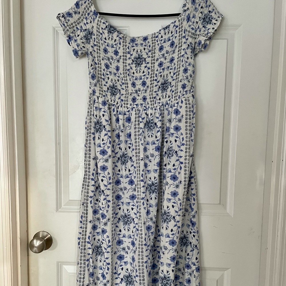 Beautiful blue and white floral dress